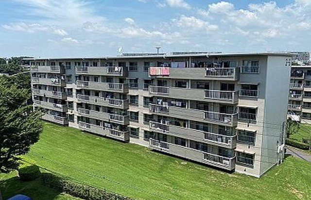 第二あやめ台団地6号棟の外観
