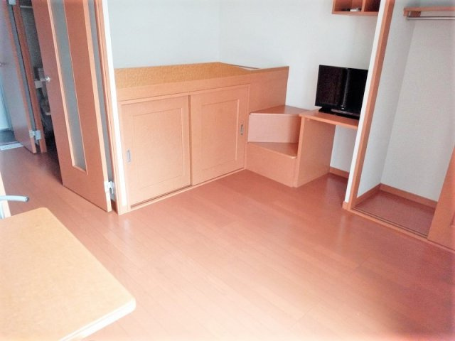 レオパレスリモーネⅢの居間・リビング|備品は部屋毎に異なります。１Ｆのみフローリング