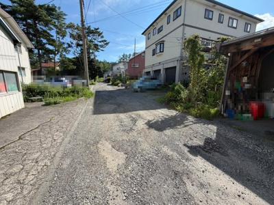 【前面道路含む現地写真】 | 吾妻郡草津町大字草津 カーポート　9DK＋S