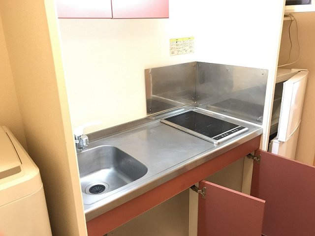 レオパレスフロントコートのキッチン|シンク広めで料理快適です！