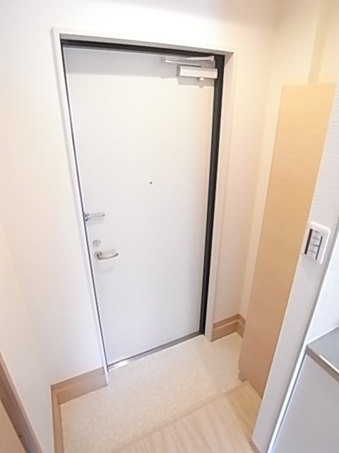 尼崎市立花町４丁目の賃貸マンションの玄関