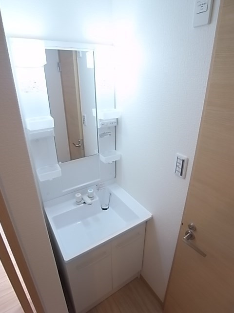 尼崎市立花町４丁目の賃貸マンションの洗面所
