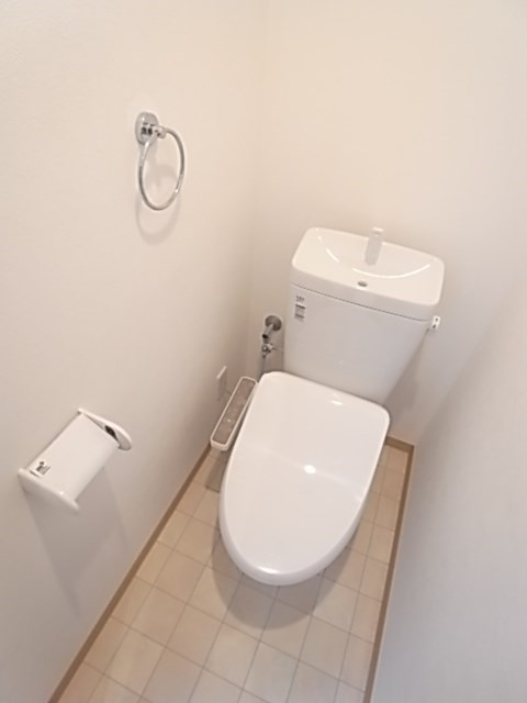 尼崎市立花町４丁目の賃貸マンションのトイレ
