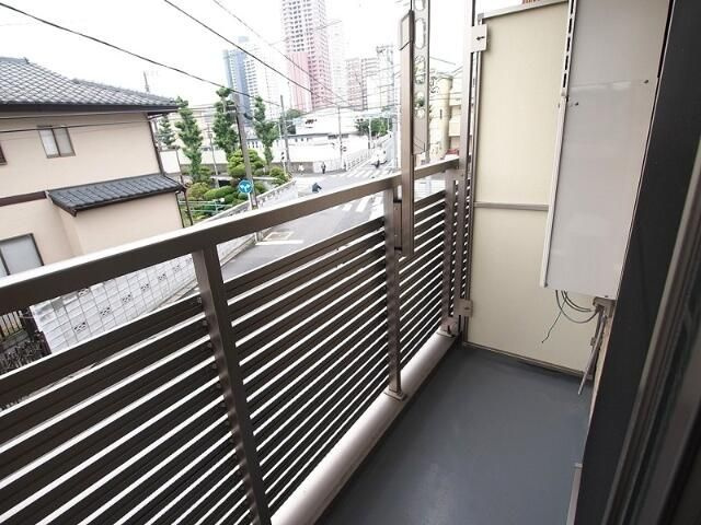 シェルターハウスのバルコニー