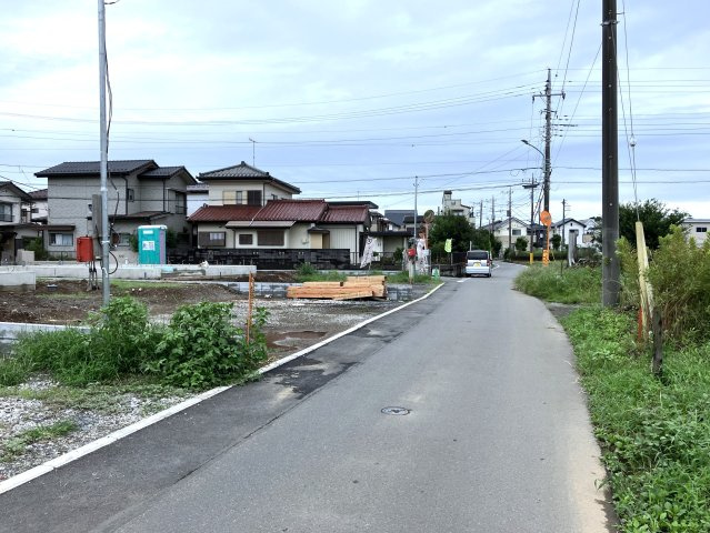 坂戸市浅羽第1　新築戸建の前面道路含む現地写真
