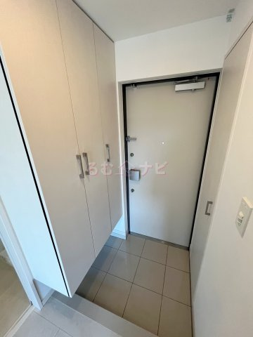 福岡市博多区三筑２丁目の賃貸マンションの玄関