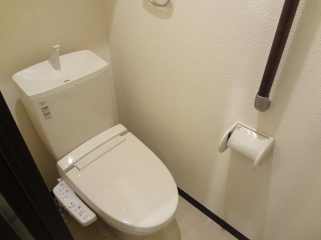 レオネクスト八田西のその他|ウォシュレットつき！手すりつき！