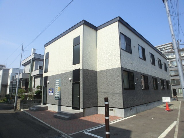 レオパレス澄川駅前