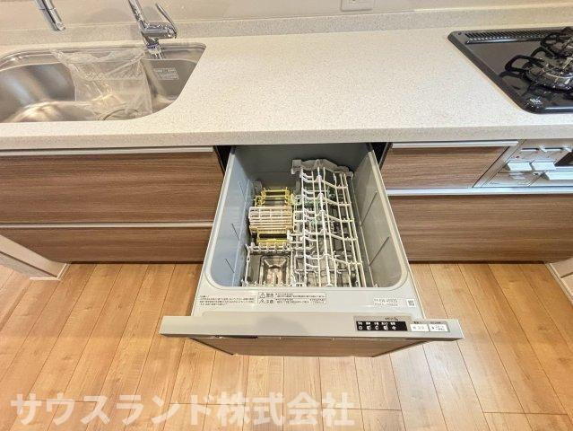 八王子市並木町～全９棟～のその他|毎日の家事をしっかりサポートしてくれるビルトイン食器洗浄乾燥機付きです！食事の後片付けをお任せできるので、ご家族でゆっくり過ごす時間が増えます。手洗いに比べて節水効果も期待できて環境にも優しいです♪