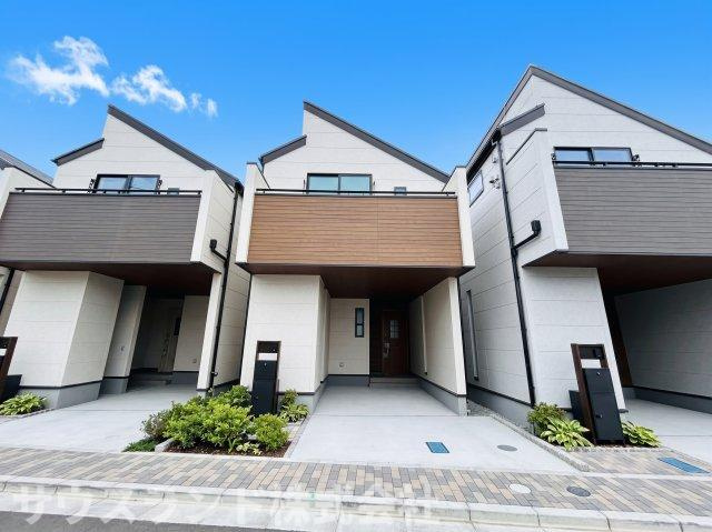 八王子市並木町～全９棟～の外観|洗練されたモダンなデザインが目を惹く外観です！複数棟が立ち並ぶ整然とした美しい街並みが形成されています。駐車スペースもゆとりがあり、毎日のお出かけや買い物の荷物の出し入れもスムーズに行えて便利です☆