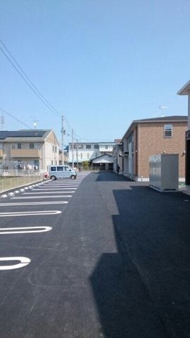 ルーベル　立花　Ⅱの駐車場