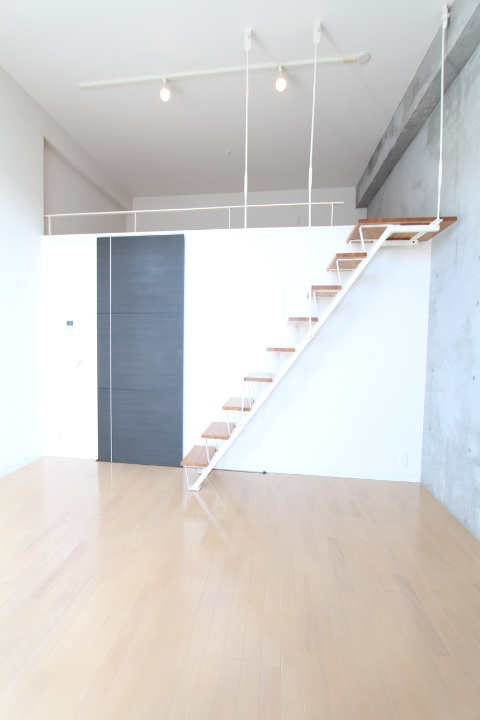 プライムアーバン芝浦LOFTの居間・リビング|※参考写真