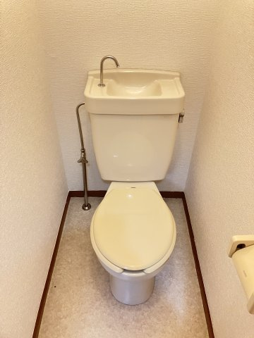 ボワリシュ戸吹のトイレ|退去前につき別のお部屋の写真です。