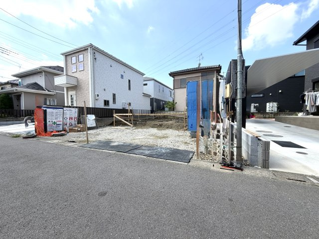越谷市平方７期１号棟グラファーレ　新築戸建の外観|すっきりと整地された建築予定地。陽差しを遮るものがなく、開放的な陽当たりと風通しが期待できます。