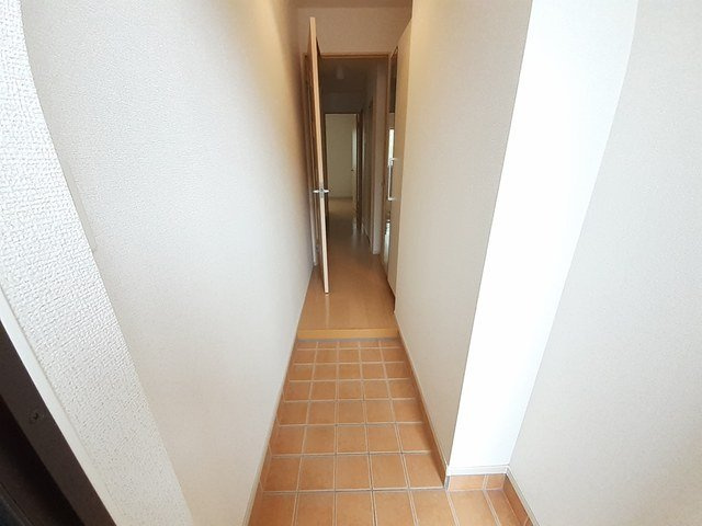 ウォークアップ　コクブⅢの玄関