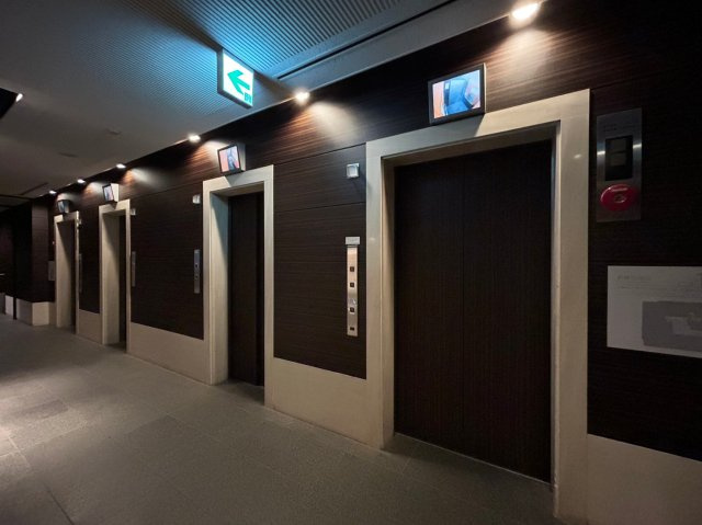 エレベーターは4基ございます