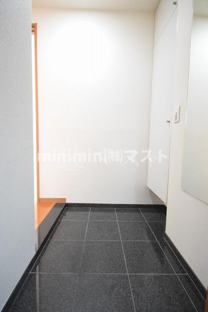 ラミューズコートの玄関|※別号室参考写真