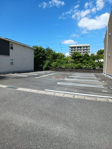 グランツオーヴェルⅡの駐車場