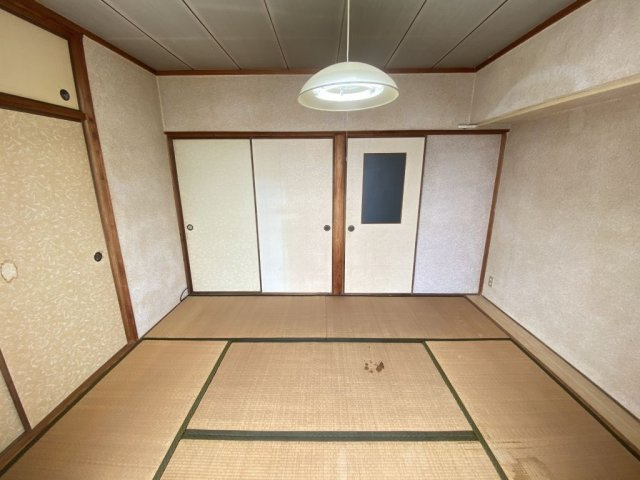 大和ビルの寝室