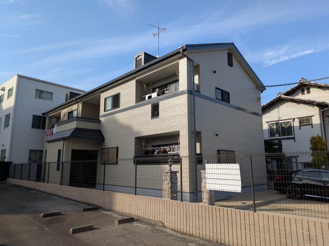 クレストコートの外観