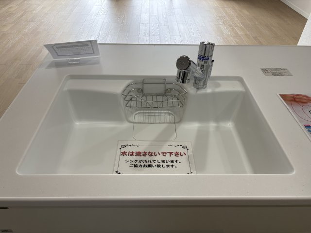 リヴィエール戸畑のキッチン|毎日の暮らしを快適にする、浄水器一体型の便利な水栓付き。