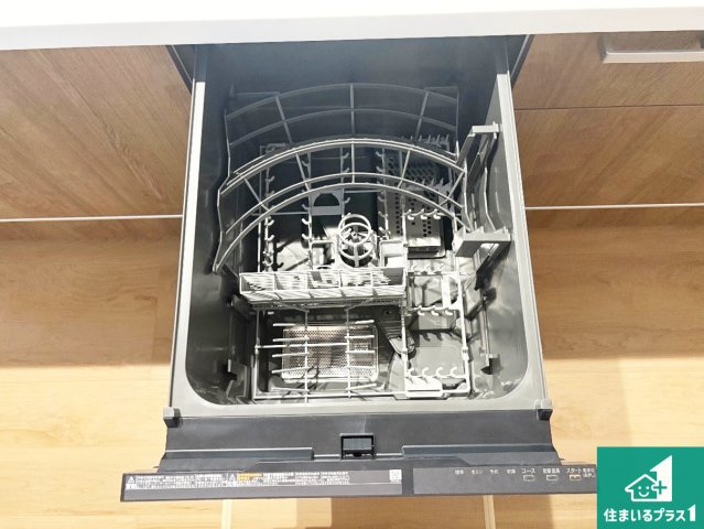 ■枚方市香里ケ丘　第6期　新築一戸建ての設備|食事後の一仕事、食器洗いをボタン一つでお任せできちゃいます！場所を取らないビルトイン式なので、お料理スペースもしっかり確保！