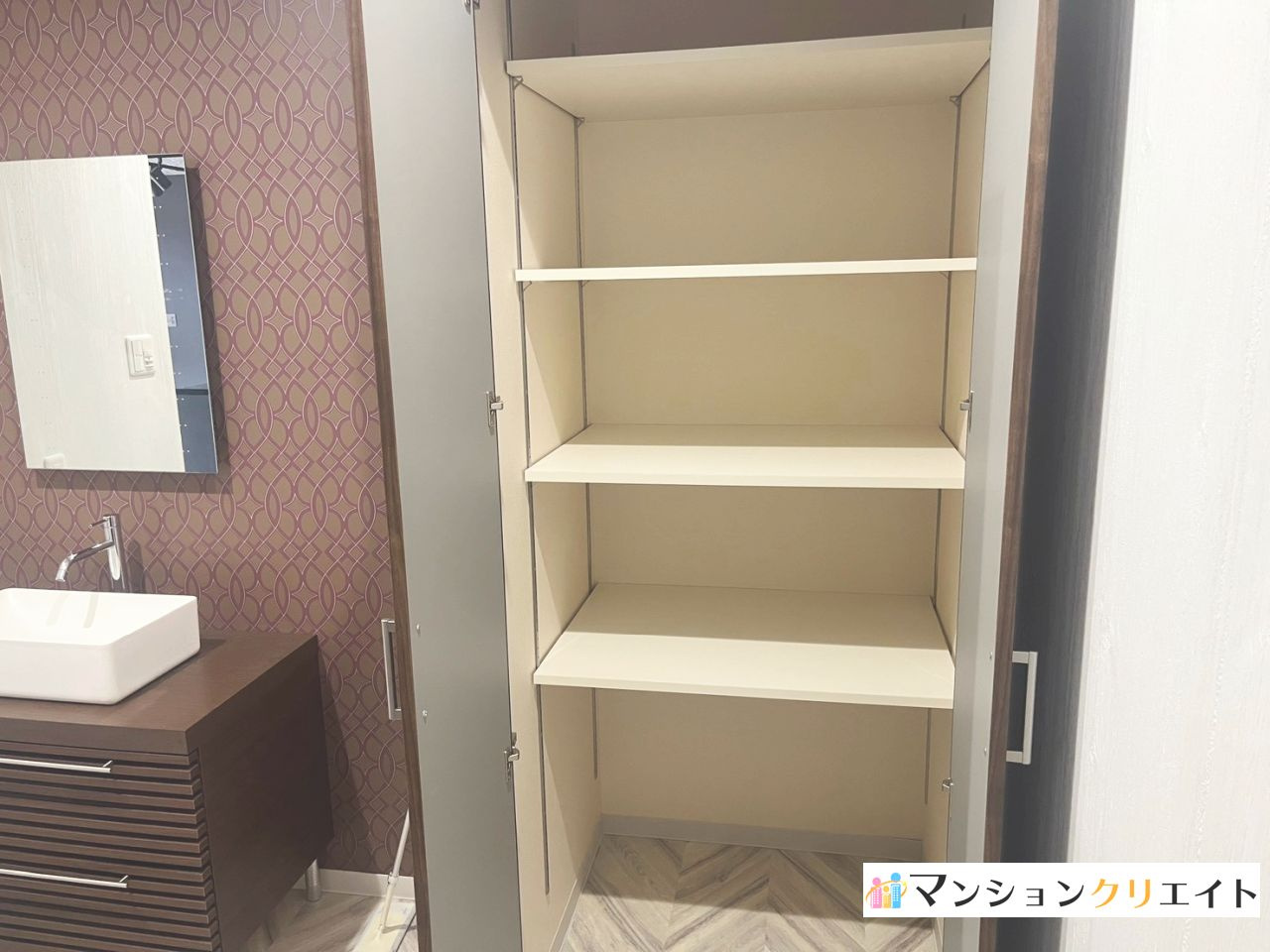 プレミスト大手さくら通りの収納|洗面化粧台横の収納スペース