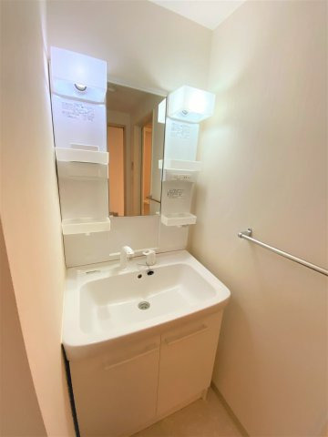 緒川プラザの洗面所|別部屋同間取りの画像になります。