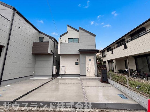 八王子市並木町～全９棟～の外観|スタイリッシュでモダンなデザインが目を惹く外観です！複数棟が立ち並ぶ整然とした美しい街並みが形成されています。駐車スペースもゆとりがあり、毎日のお出かけや買い物の荷物の出し入れもスムーズで便利です☆