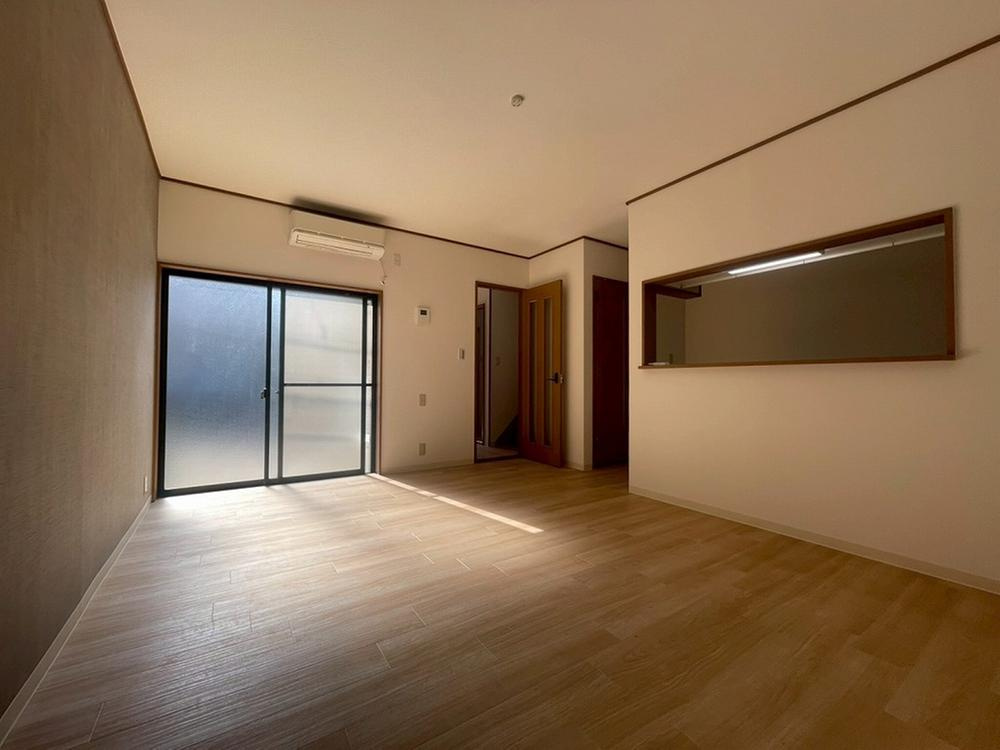 打上元町　中古一戸建ての居間・リビング|LDK14.0帖
■物件内覧・資金計画相談・住宅ローン相談、リフォーム相談、お問合せ受付中■
※当日・翌日のご内覧、ご相談はお電話でのお問合せがスムーズです！
