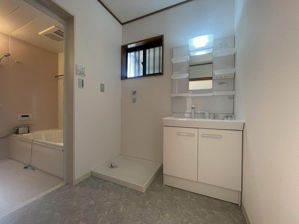 打上元町　中古一戸建ての独立洗面台|シャワー付き洗面化粧台
■物件内覧・資金計画相談・住宅ローン相談、リフォーム相談、お問合せ受付中■
※当日・翌日のご内覧、ご相談はお電話でのお問合せがスムーズです！
