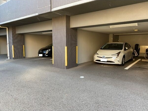 モアナコートの駐車場