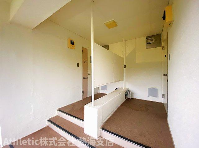 伊東一碧苑マンションの玄関