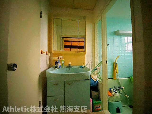 伊東一碧苑マンションの洗面所