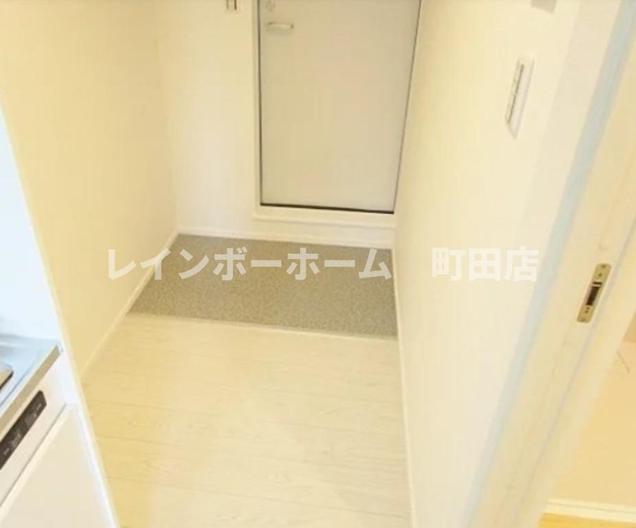カインドネス本厚木Ｗｅｓｔ※初期費用分割あと払いサービス利用可能物件の玄関