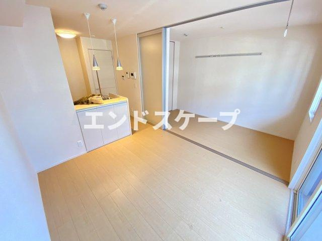 オペラハウス上大島　Aの居間・リビング|高崎、前橋エリアのお部屋探しはエンドスケープまで！お客様の理想お聞かせ下さい♪
内装の色味が画像と異なる場合があります。
