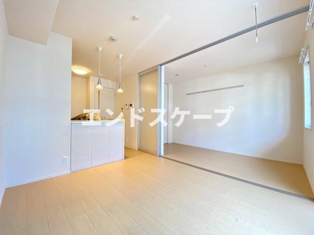 オペラハウス上大島　Aの居間・リビング|高崎、前橋エリアのお部屋探しはエンドスケープまで！お客様の理想お聞かせ下さい♪
内装の色味が画像と異なる場合があります。