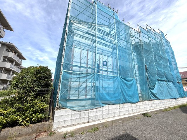 越谷市大房２号棟ミラスモ　新築戸建の外観|しっかりと接合された柱と梁の構造体。完成時には見えなくなる構造躯体の丁寧な施工をご覧ください。