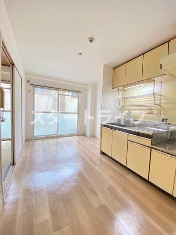 大阪市東淀川区豊新１丁目の賃貸マンションの居間・リビング