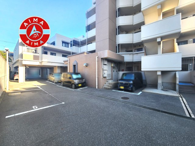 アンピール第2高木の駐車場|敷地内の駐車場です。
