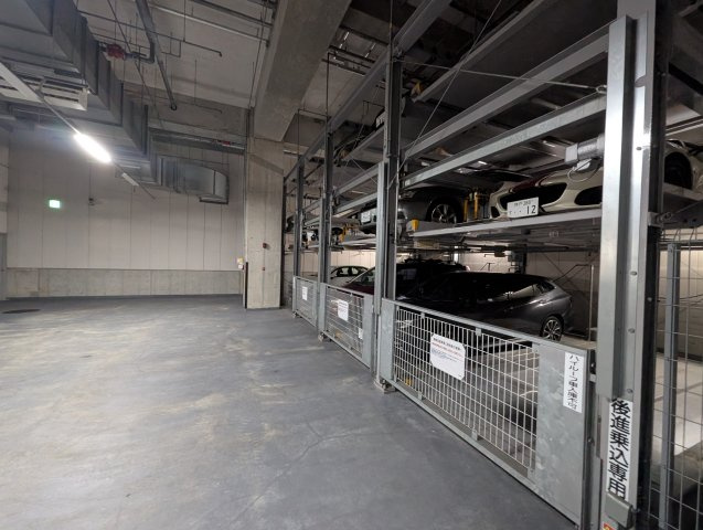 ベルファース尼崎の駐車場