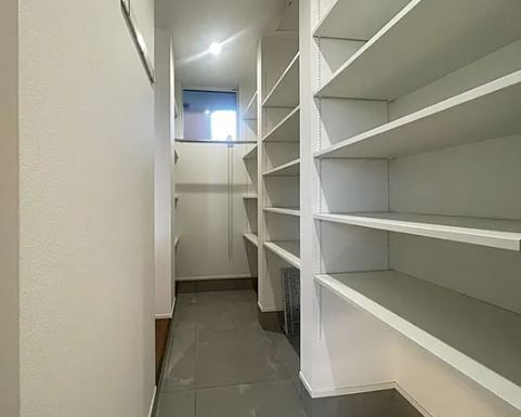 【中古】川越市鯨井新田中古住宅の玄関|玄関には便利な土間収納有り！