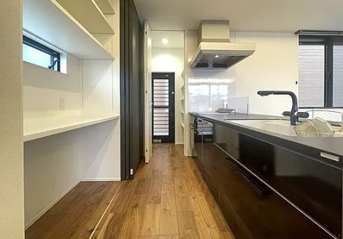 【中古】川越市鯨井新田中古住宅のキッチン|勝手口付き