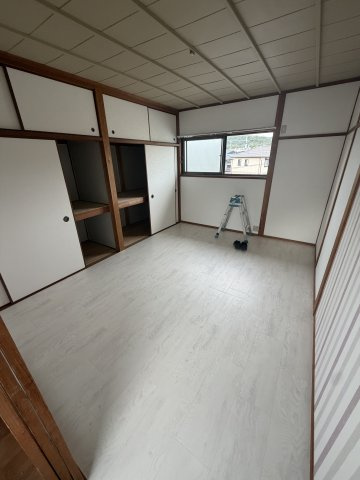 東神吉町貸家の洋室
