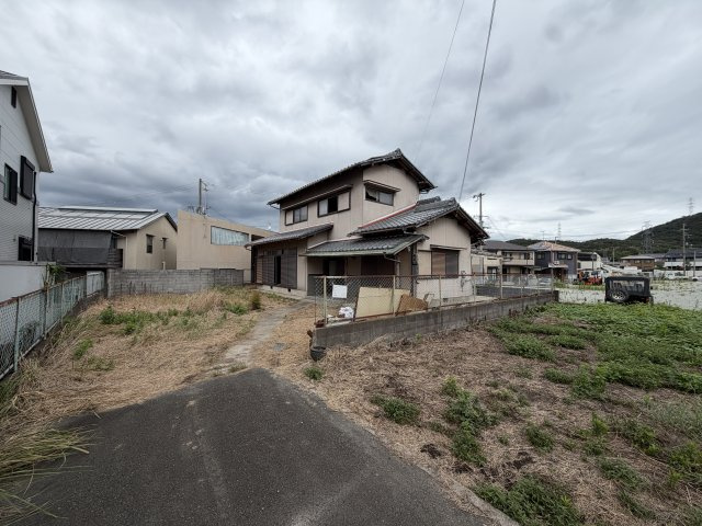東神吉町貸家の駐車場