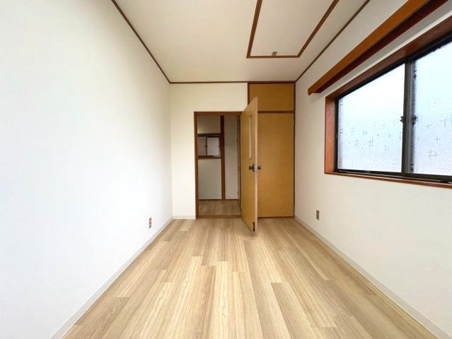 喜多町戸建の洋室