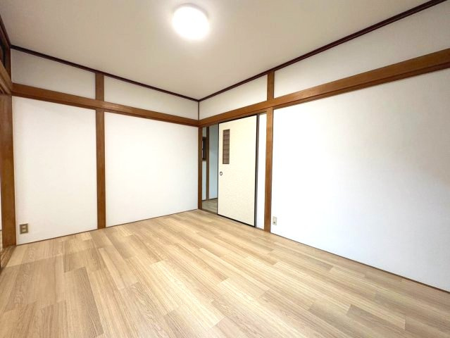 喜多町戸建の洋室