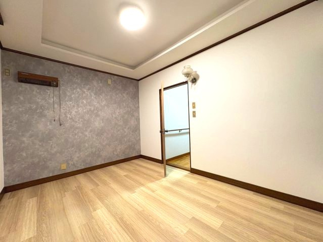 喜多町戸建の洋室