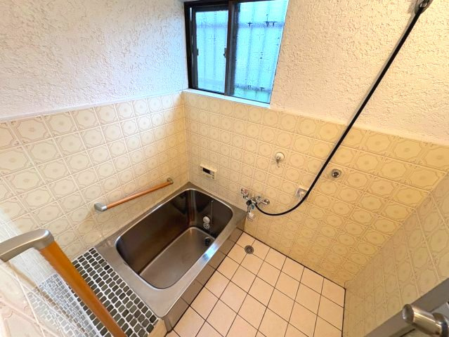 喜多町戸建の浴室