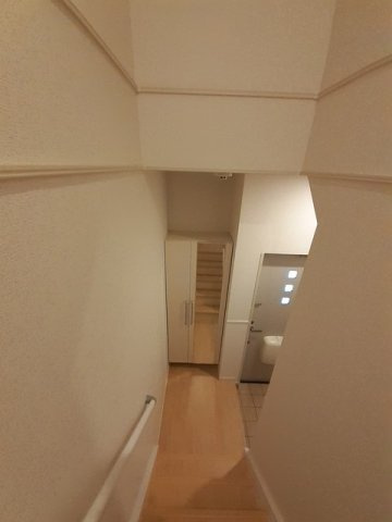 フェリチタ　ナギの木の玄関